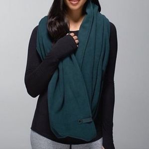 Lululemon polar infinity scarf